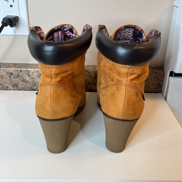 Size 8 Rock & Candy Suede Wedge Work Bootie - Picture 3 of 8